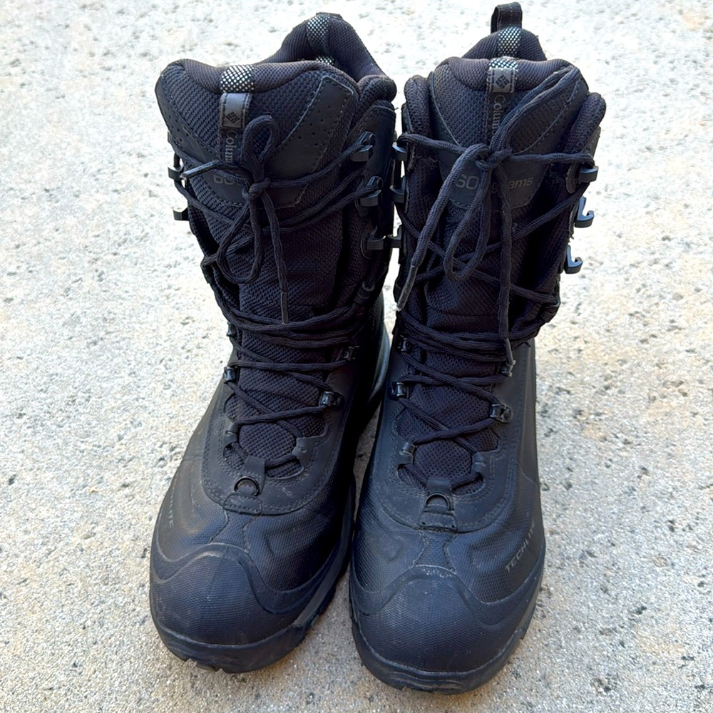 Size 9 waterproof, 600gram fill Columbia winter boots